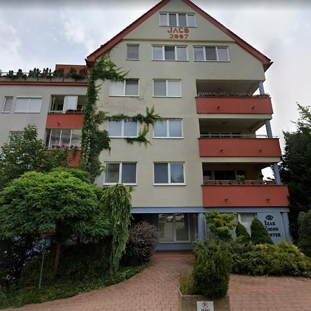 Alure Residences 2 & 24H Self Check-In, Parking In The Garage In The Apartment Building Included, New Building, Terrace, Green Location With A Forest Park With A Lake, Children'S Playground Banska Bystrica Bagian luar foto