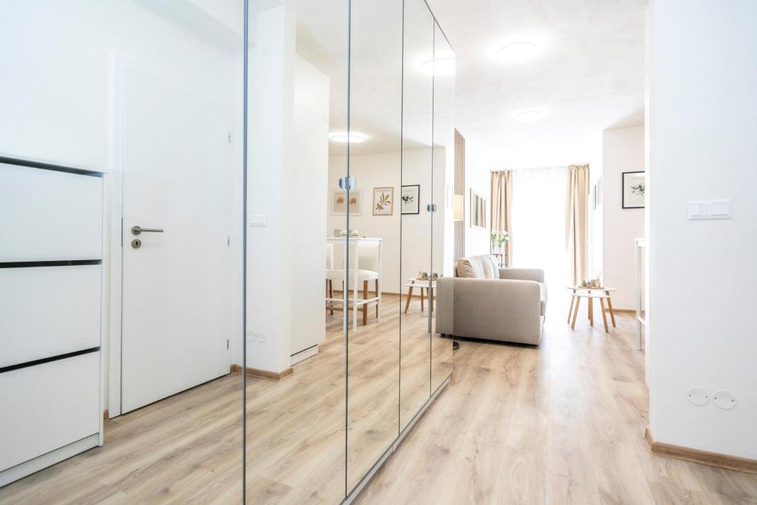 Alure Residences 2 & 24H Self Check-In, Parking In The Garage In The Apartment Building Included, New Building, Terrace, Green Location With A Forest Park With A Lake, Children'S Playground Banska Bystrica Bagian luar foto