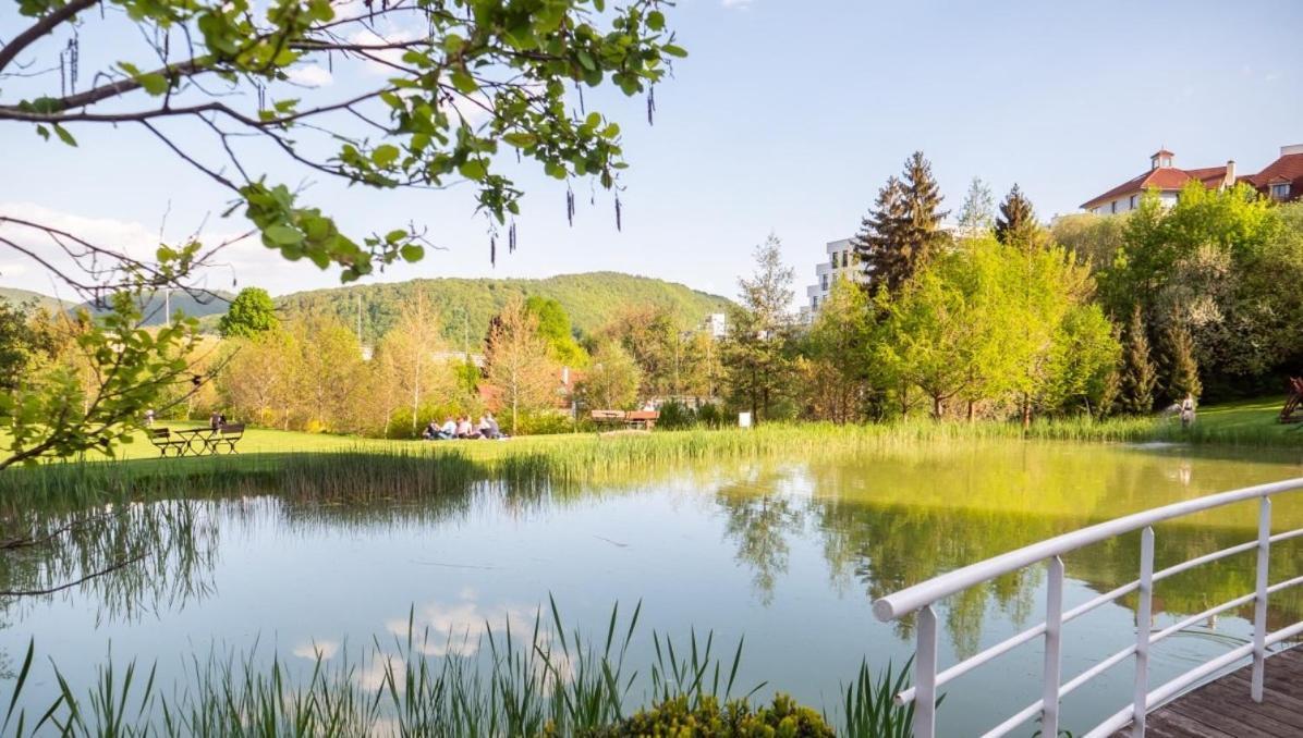 Alure Residences 2 & 24H Self Check-In, Parking In The Garage In The Apartment Building Included, New Building, Terrace, Green Location With A Forest Park With A Lake, Children'S Playground Banska Bystrica Bagian luar foto