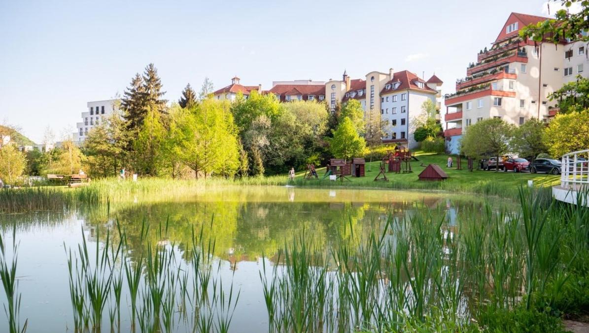 Alure Residences 2 & 24H Self Check-In, Parking In The Garage In The Apartment Building Included, New Building, Terrace, Green Location With A Forest Park With A Lake, Children'S Playground Banska Bystrica Bagian luar foto